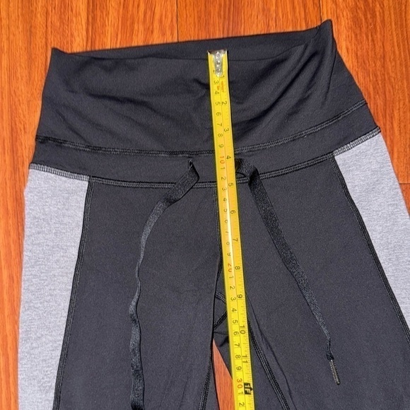 Lululemon Retreat 7/8 Pant Black / Heathered Slate size 4  leggings black logo - Picture 12 of 15